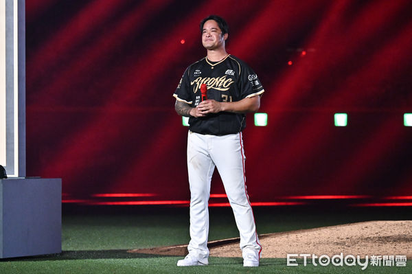 ▲▼林智勝引退系列賽最終戰引退儀式，林智勝致詞時爆哭。（圖／記者李毓康攝）