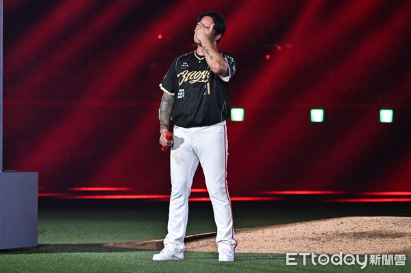 ▲▼林智勝引退系列賽最終戰引退儀式，林智勝致詞時爆哭。（圖／記者李毓康攝）