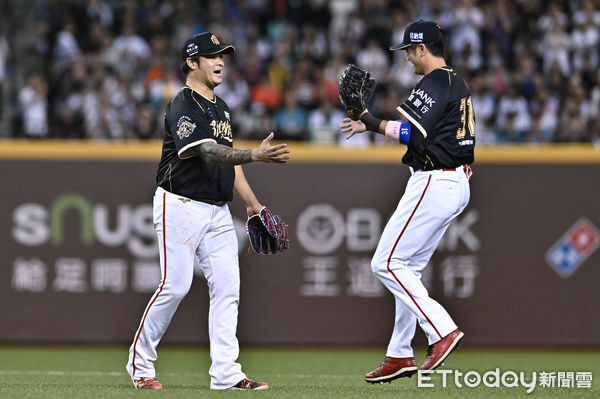 ▲▼林智勝引退系列賽最終戰，與郭嚴文再度搭擋鎮守二遊防線。（圖／記者李毓康攝）