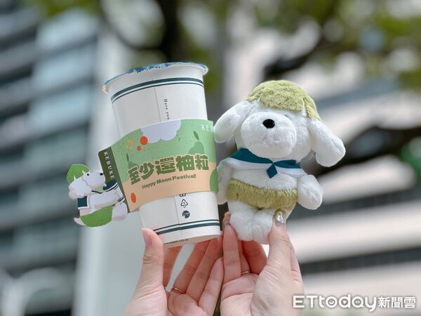 ▲▼可不可熟成紅茶推出「至少還柚粒」系列。（圖／記者蕭筠攝）