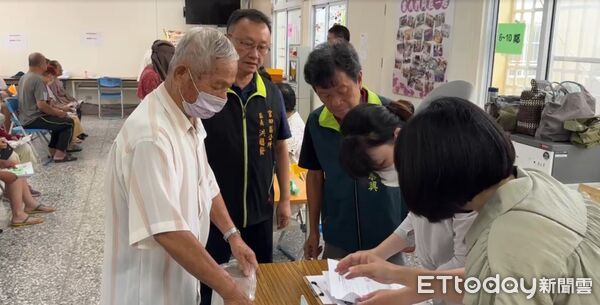 ▲中油天然氣井回饋金首度發放，台南市官田區隆田裡與官田裡的里民，9月8日起可領取每人1400元回饋金。（記者林東良翻攝，下同）