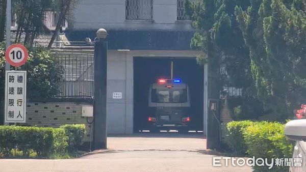 ▲▼         囚車抵達北所畫面     。（圖／攝影中心攝）