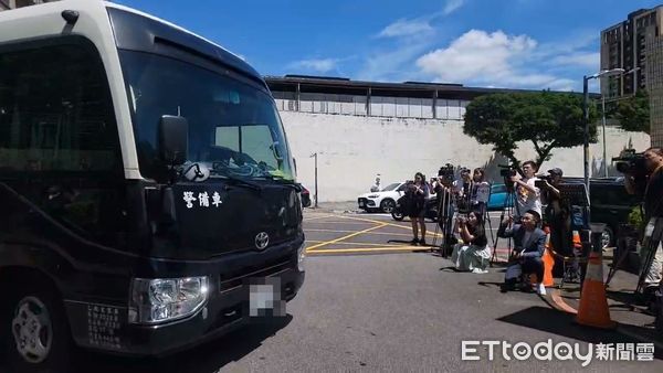 ▲▼         囚車抵達北所畫面     。（圖／攝影中心攝）