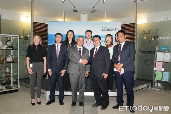 ▲台南市長黃偉哲拜會澳洲黃金海岸市泰特市長，雙方親切互動增進姊妹市情誼。（記者林東良翻攝，下同）