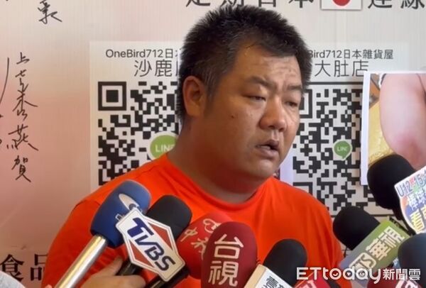 ▲黃父出面控訴陳男暴力行為，並批評影城態度消極。（圖／記者游瓊華翻攝）