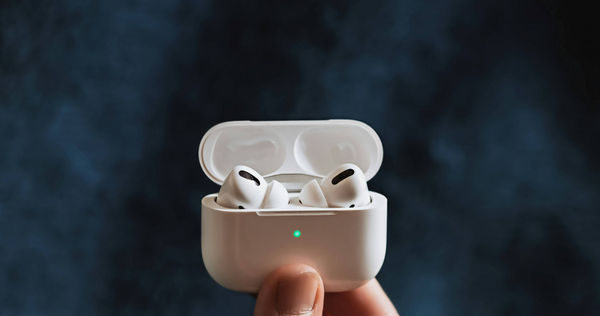 有網友透露看電影弄丟AirPods。（示意圖／unsplash）