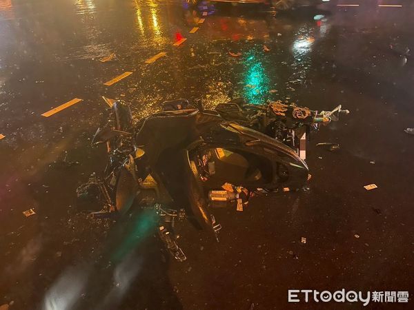 ▲苗栗市北勢大橋南端路口，昨晚發生機車攔腰撞上休旅車事故，機車騎士、林姓職業軍人，輸血2萬CC搶救仍宣告不治。（圖／記者楊永盛翻攝）