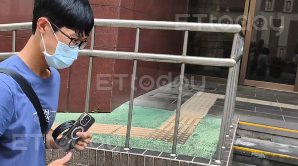 ▲▼柯文哲交保，電子腳環科技廠商抵達北院。（圖／記者黃哲民攝）