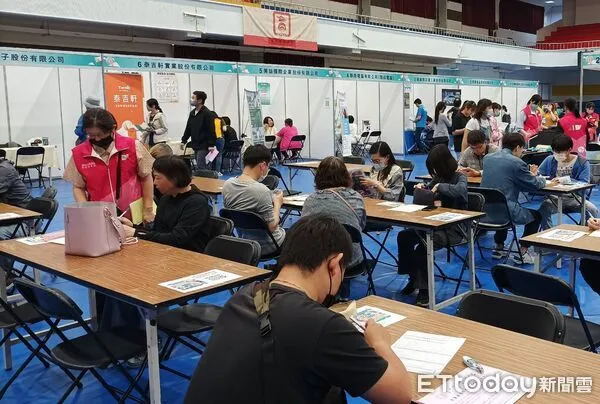 ▲台南就業中心9月舉辦9場徵才活動，上千職缺搶人才。（記者林東良翻攝，下同）