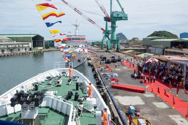 ▲▼副總統蕭美琴8日出席海巡署「1000噸級巡防艦第4艘CG1006花蓮艦交船暨第5艘CG1007命名下水聯合典禮」。（圖／總統府提供）