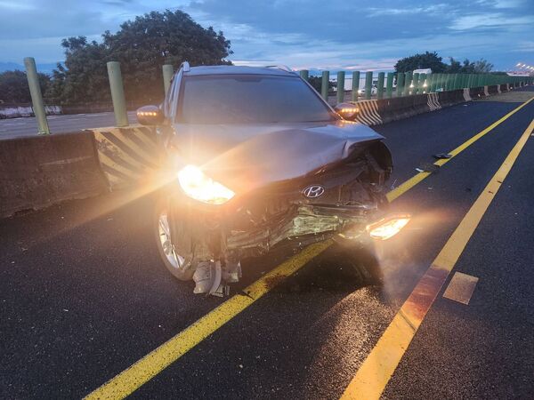 ▲國1南206K發生4車連環撞。（圖／國道警方提供）