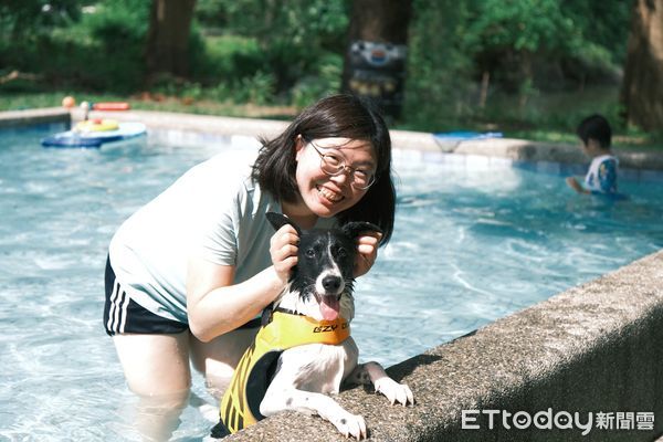▲西拉雅推出「毛起來玩」狗狗節活動，毛孩開心戲水、奔跑草原。（記者林東良翻攝，下同）