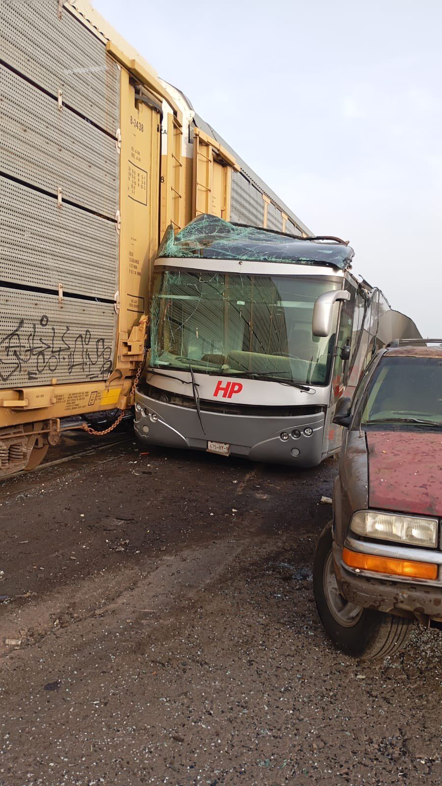 ▲▼墨西哥發生火車撞雙層巴士嚴重事故。（圖／翻攝X）