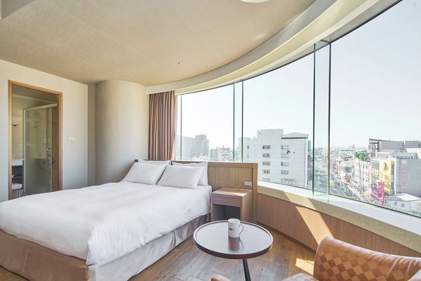 鮪魚飯店於2016年落成，斥資6億打造。（翻攝臉書「鮪魚家族飯店屏東館」）