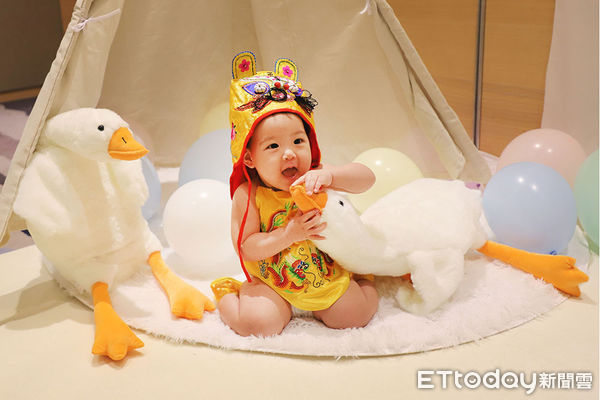 ▲和逸飯店‧台南西門館推出抓周派對，完整派對佈置、專屬拍照區與流程，為孩子留下第一次里程碑回憶。（記者林東良翻攝，下同）