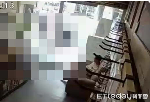 ▲東港警分局逮獲鄭姓男子送辦。（圖／翻拍threadswcn-1999）