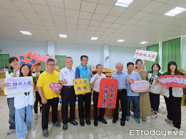 ▲天人宮委員們贈送百萬物資與六千斤白米，讓家扶家庭可以不用擔心生計。（圖／記者游瓊華翻攝）