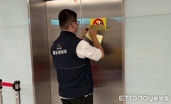 ▲大遠百又發生電梯故障。（圖／台中市都發局提供）