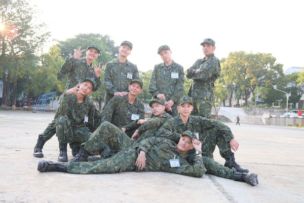 ▲▼林亭翰在《九條好漢在一班》中進行500障礙的訓練。（圖／台視提供）