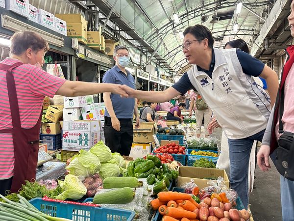 ▲新北市場中元節品項供應穩定 副市長劉和然關心庶民經濟。（圖／新北市市場處提供）