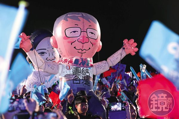 柯文哲交保若想參選公職登記為候選人有其限制，須力拚無罪或至少讓刑期不超過10年。圖為2024柯選前之夜。