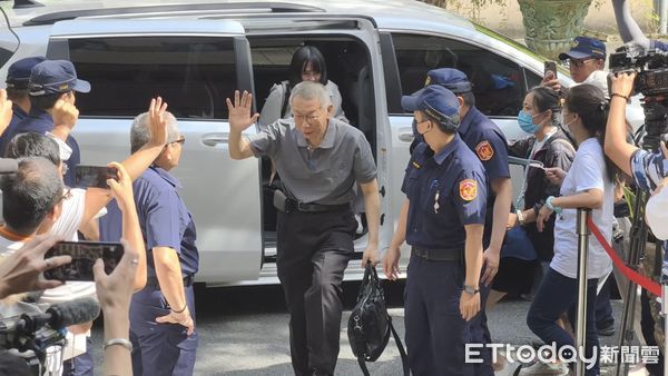 ▲▼             柯文哲壓線抵達北院開庭。（圖／記者黃哲民攝，下同）