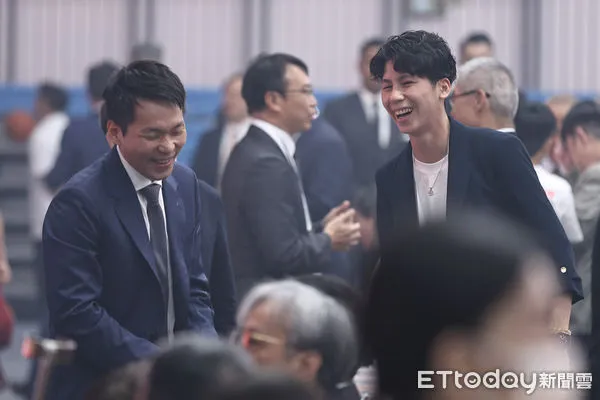 ▲新任運動部長李洋、林郁婷出席揭牌暨布達典禮。（圖／記者林敬旻攝）