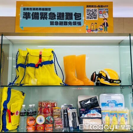 ▲台南市消防局與遠東百貨合作推出「防災專櫃」，讓防災觀念走進市民日常生活。（記者林東良翻攝，下同）