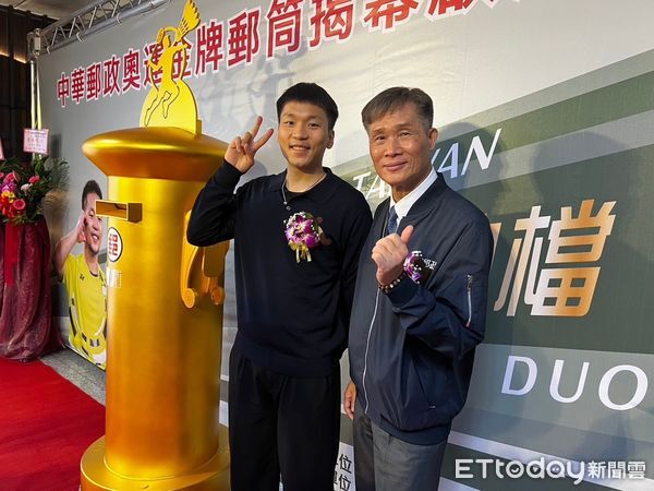 ▲▼中華郵政將第5座金牌郵筒設置在選手李洋家鄉金門的航空站。（圖／中華郵政提供）
