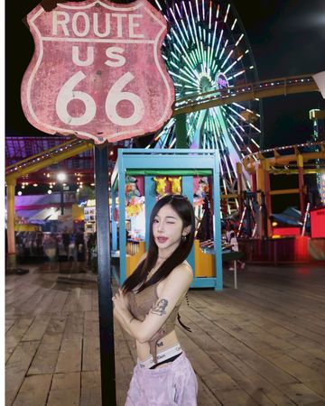 ▲電豹女安汝(左)、筱緹赴美接受當地媒體訪問。（圖／想想時間有限公司）