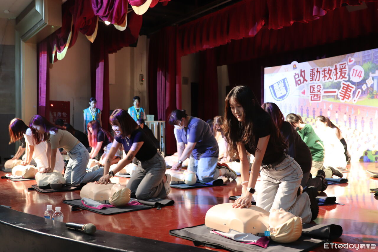 開學超實用！中華醫大新鮮人CPR+AED入學禮　李碧娥勉「快樂有效學習」