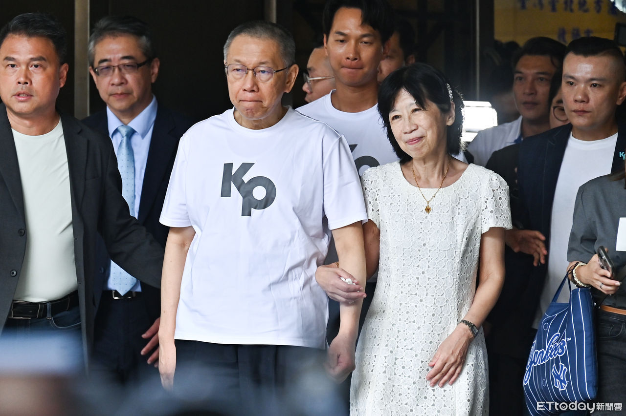 柯文哲交保臉書首發文　10分鐘火速破萬讚、小草湧入喊阿北加油