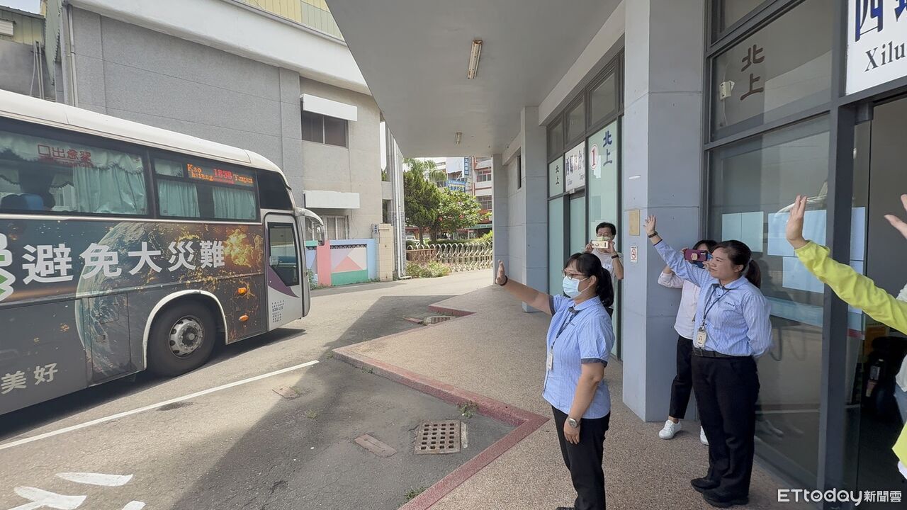 國光客運告別西螺轉運站！售票員剪票喊「再見」　乘客揮手不捨