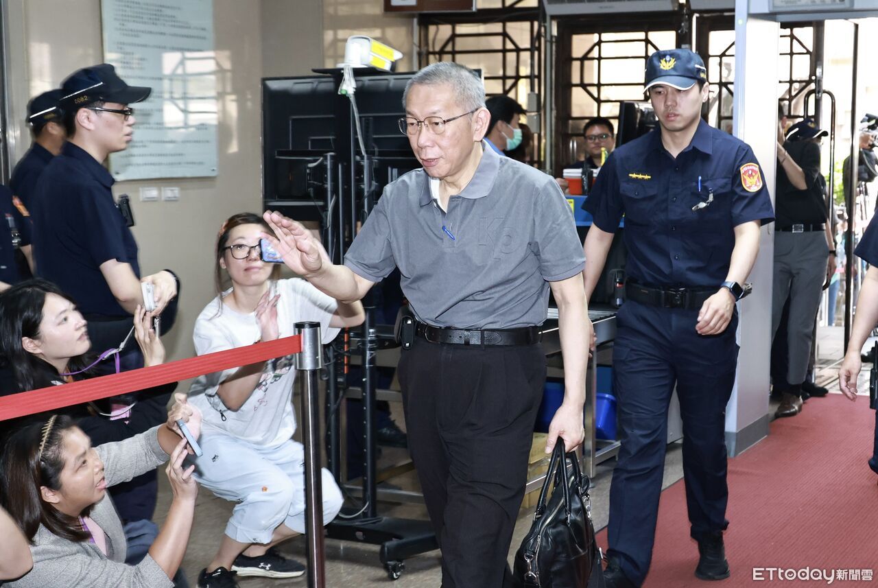 Re: [新聞] 總統府再回應柯文哲：攻擊元首無助釐清