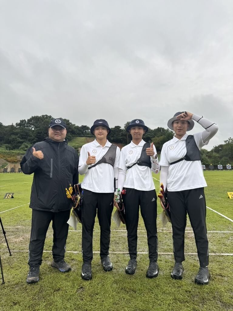 ▲▼中華反曲弓女子團體在世錦賽4強賽加射扳倒地主韓國，繼2019年後再闖金牌戰。（圖／總教練廖健男提供）