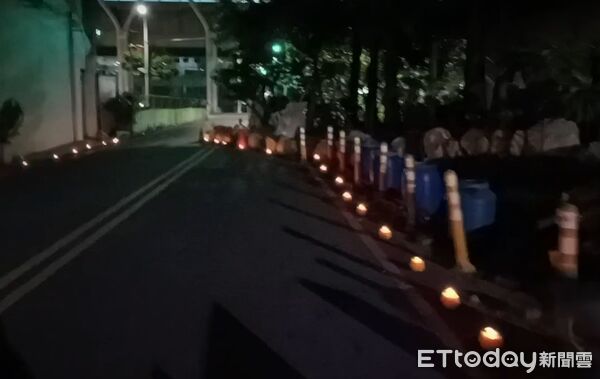 ▲員林市地主在巷道點燈海抗議公所無作為。（圖／記者唐詠絮翻攝）