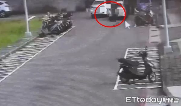 ▲▼高雄當街行搶500萬，嫌犯逃逸畫面曝光             。（圖／記者許宥孺翻攝）