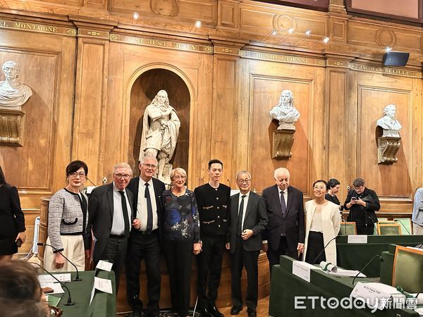 ▲▼「第28屆台法文化獎頒獎典禮」，鐵胡萬、蔡博丞獲獎。文化部長李遠首度出席主持，並簽署續約協議。（圖／記者林育綾攝）