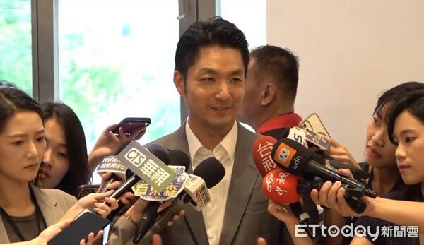 ▲蔣萬安出席臺北市114年運動有功團體及人員表揚典禮，會前遭堵訪。（圖／記者陳家豪攝）