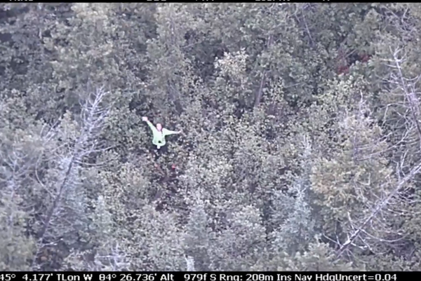 參加YTB生存挑戰節目　女闖森林找水「失聯18小時」搜救畫面曝。（圖／翻攝自Michigan State Police）