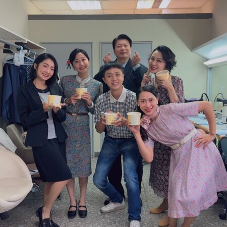 ▲陳文山在台劇《寶島西米樂》擁有兩個老婆，私底下卻是黃金單身漢。（圖／翻攝自Facebook）