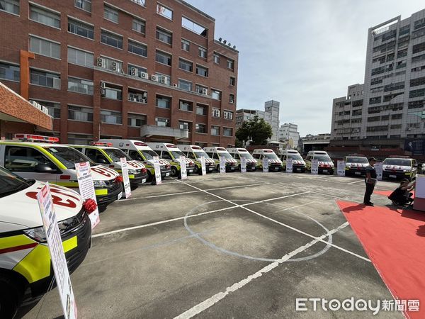 ▲彰化縣消防局獲贈13輛救護車。（圖／縣府提供）