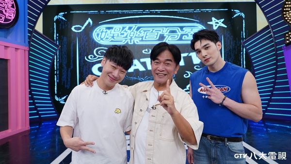 ▲八大電視《娛樂百分百》吳宗憲（圖中）帶新人歌手陳守恩（圖左二）亮相，抖出兒子鹿希派（圖右二）花500萬拍MV慘況。（圖／八大提供）