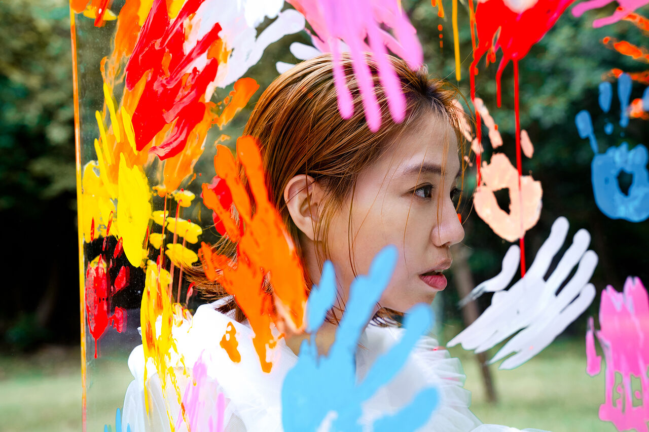 ▲▼洪佩瑜〈不佔地方〉。（圖／何樂音樂提供）