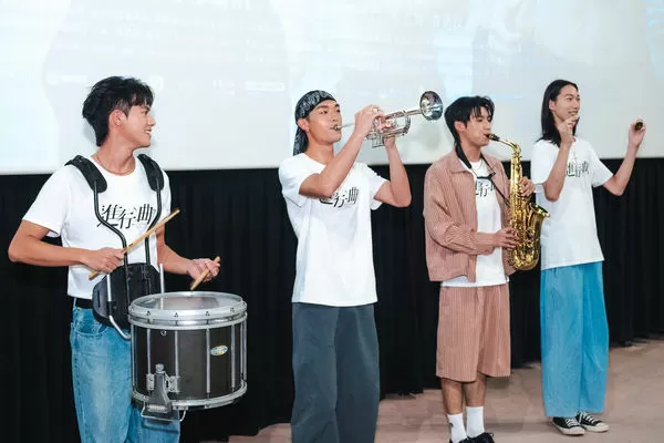 ▲《進行曲》余杰恩、牧森、劉育仁映後驚喜現場演奏樂器。（圖／未來進行曲提供）