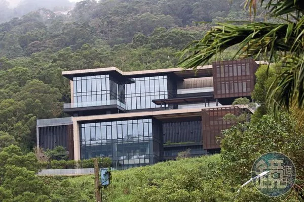 阿妹無限期停工2／阿妹孝親砸200萬慶生　1.2億元買下「像台東的家」