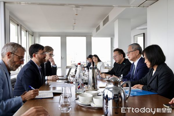 ▲▼文化部長李遠參訪大皇宮，與曾擔任巴黎拉維特園區主席傅希耶（Didier Fusiller）見面，還與法國國家電影與動畫中心（CNC）主席布魯埃爾（Gaëtan Bruel）會面交流。（圖／記者林育綾攝）