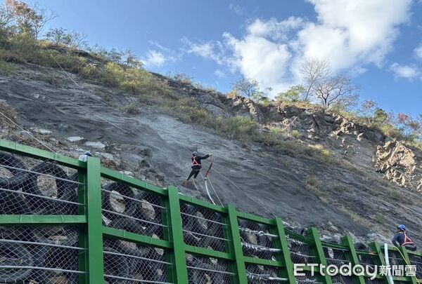 ▲郡大林道第一期工程-上邊坡噴漿作業。（圖／林業保育署南投分署提供，下同）