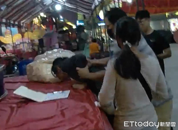 ▲▼大膽車手竟然選在鎮瀾宮面交，首次出任務即被壓制。（圖／民眾提供，下同）