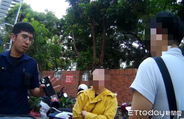 ▲▼高雄情侶街頭爭吵爆拉扯。（圖／記者賴文萱翻攝）